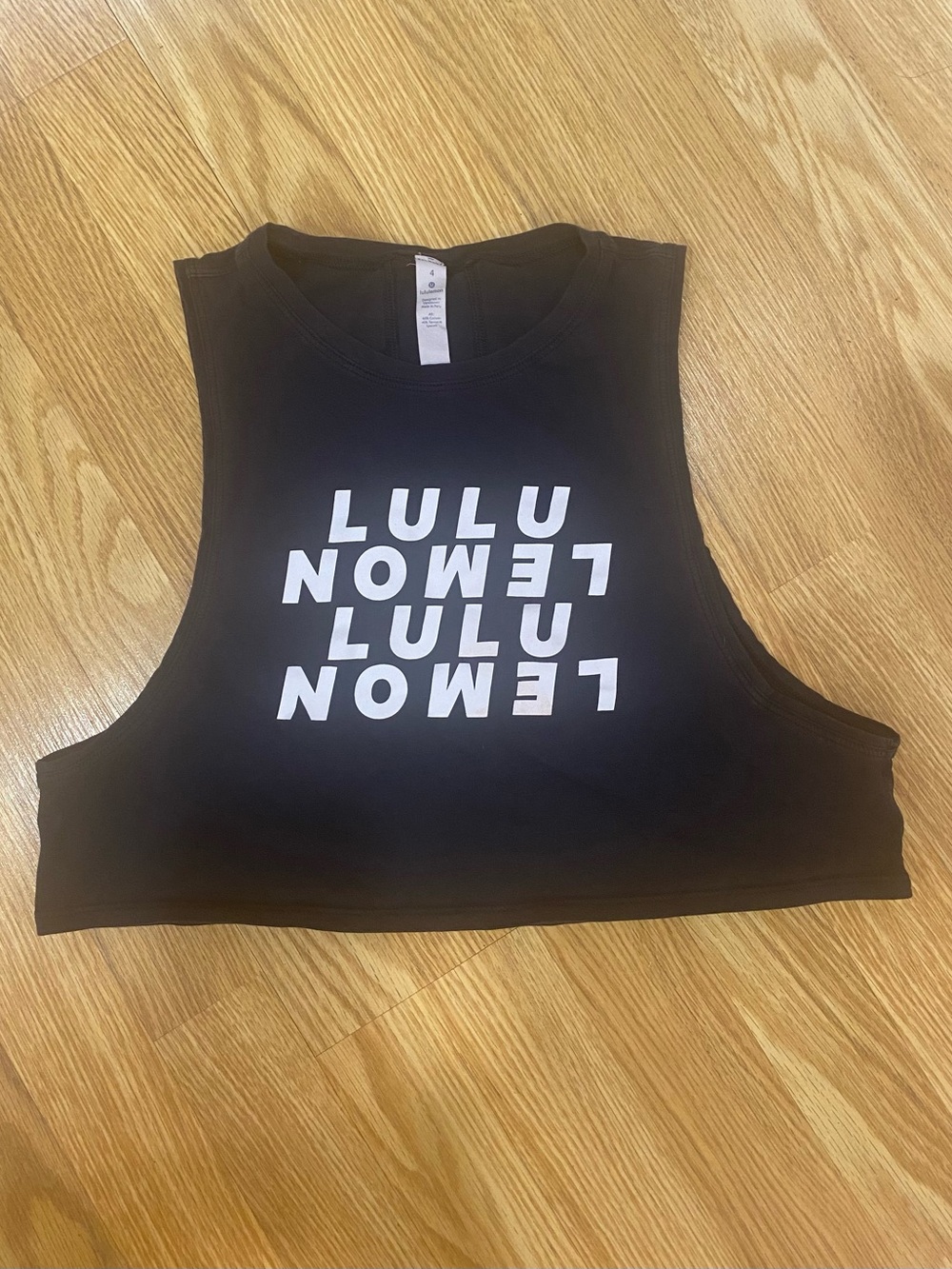 🍋 LULUlemon Super crop logo  top size small